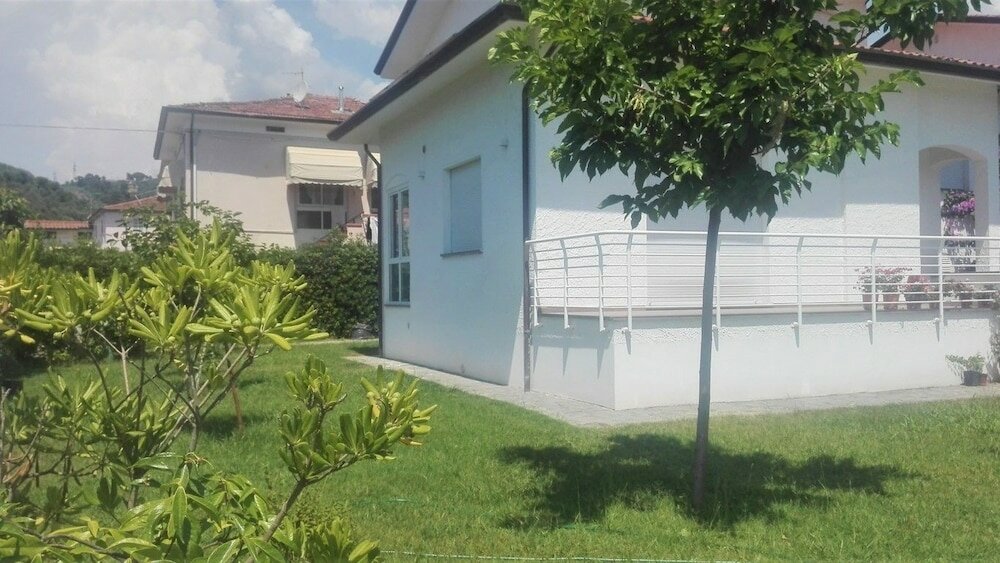 Фото La Bouganville B&b