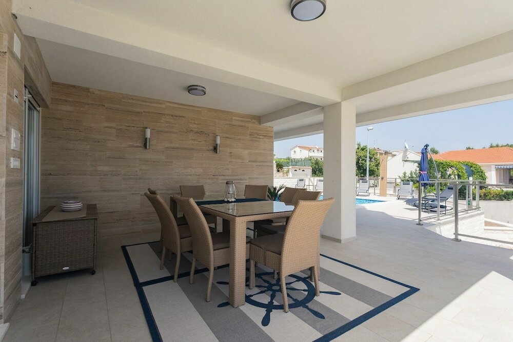 Фото Villa Compass Luxury in a natural bay