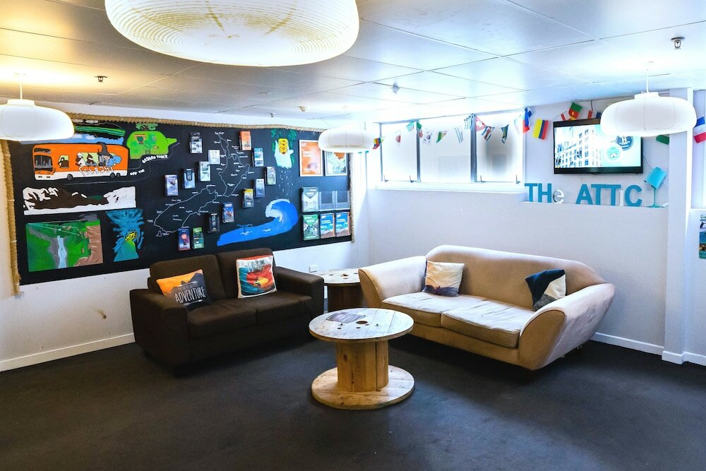 Фото Attic Backpackers