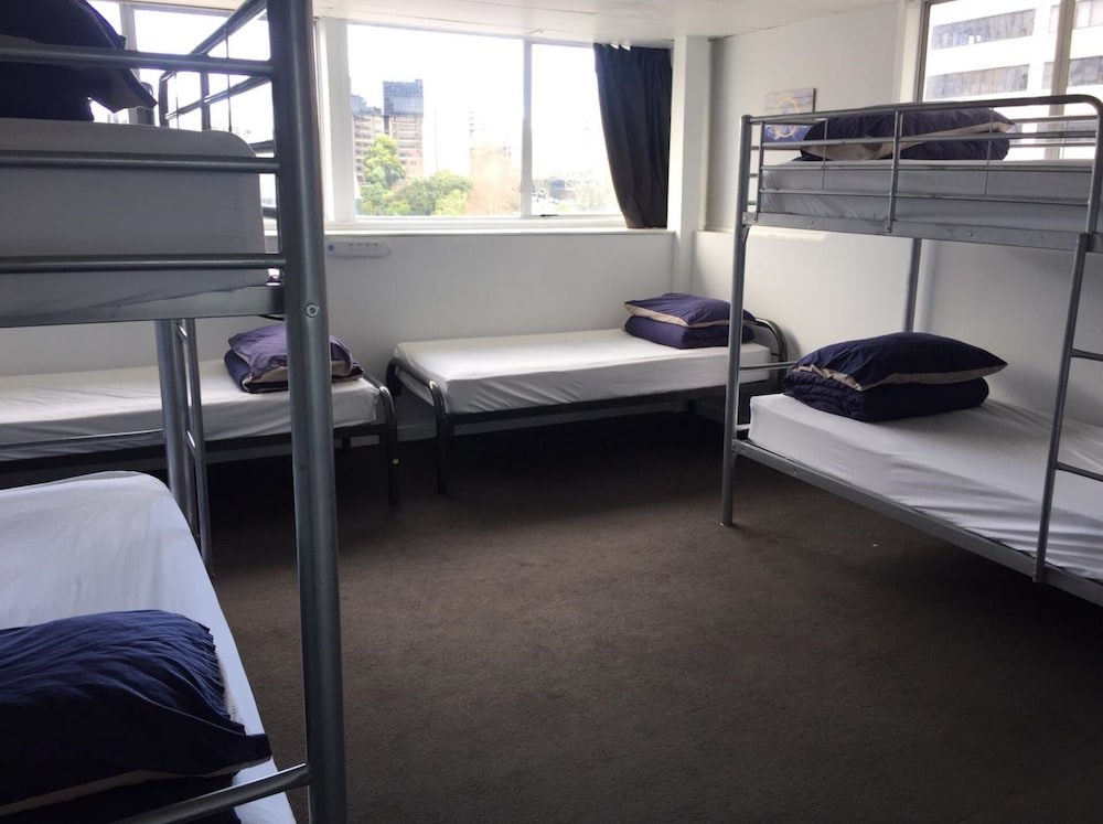 Фото Attic Backpackers