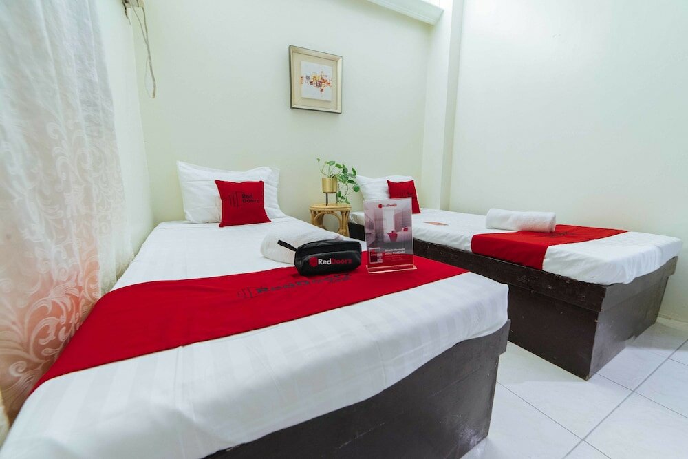 Фото RedDoorz Ledesco Avenue Lapaz Iloilo