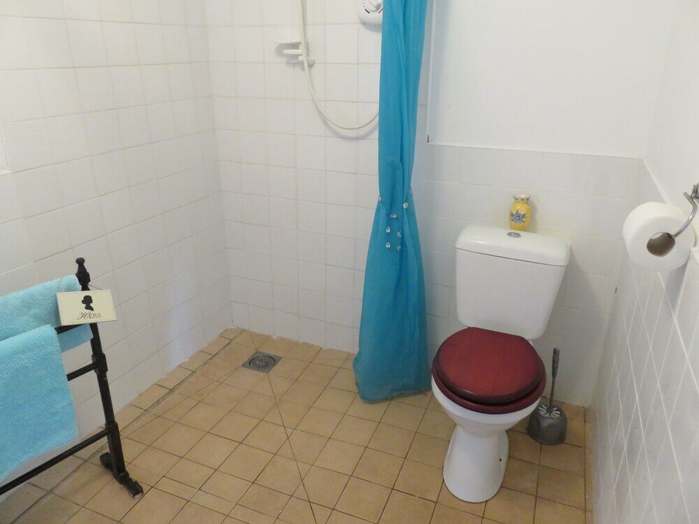 Фото The Coach House Self Catering Apartments