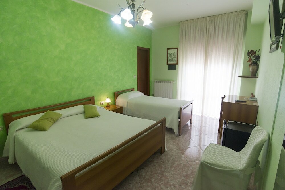 Фото Hotel Supersonik