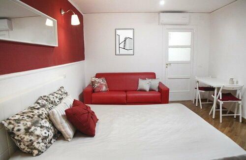 Гостиница Colorful Sea View Apartments в Неаполе