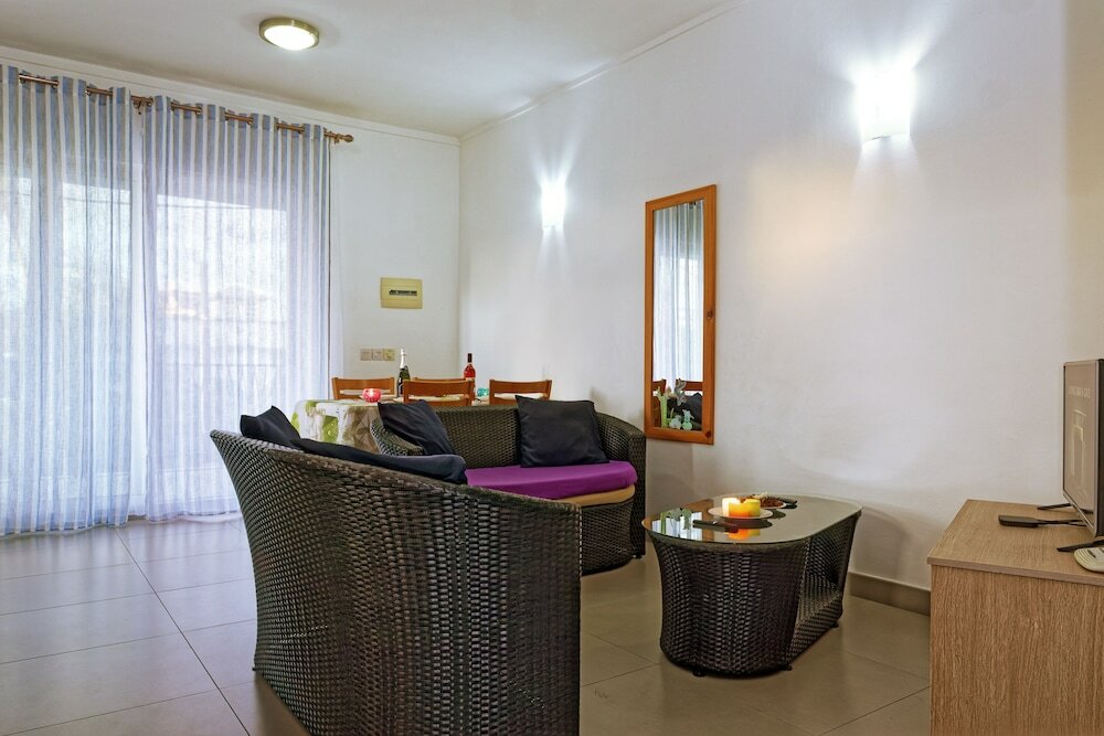 Фото Villa Alexis Self Catering