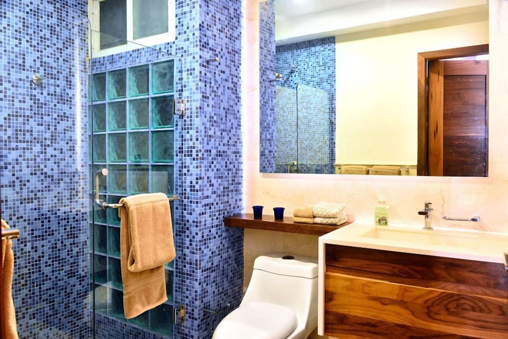 Фото Las Olas downtown Condos by Playa Paradise