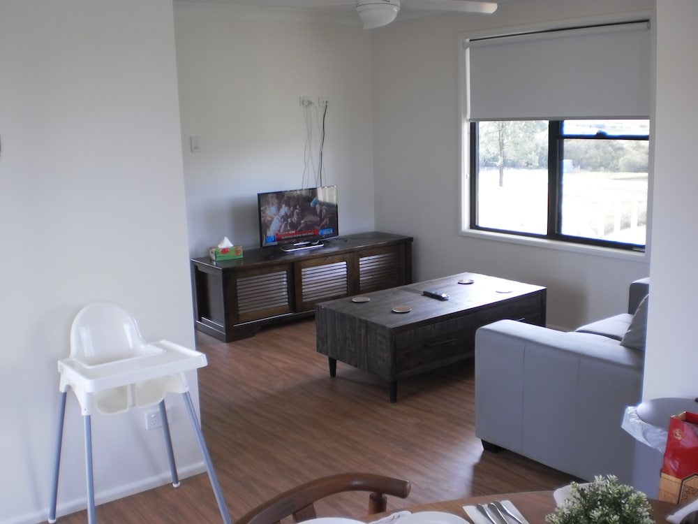 Фото Riverdowns Cottage