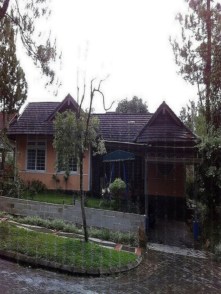 Фото Villa Kota Bunga Seruni