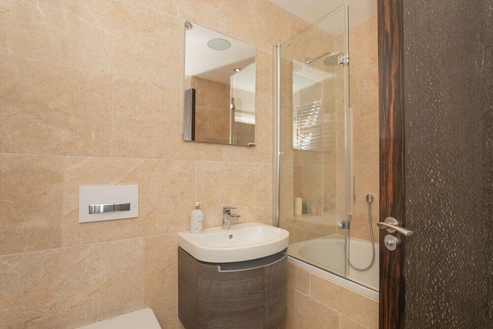 Фото Henge House, Penthouse Apartment