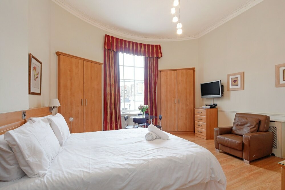 Фото Baker Street Suites