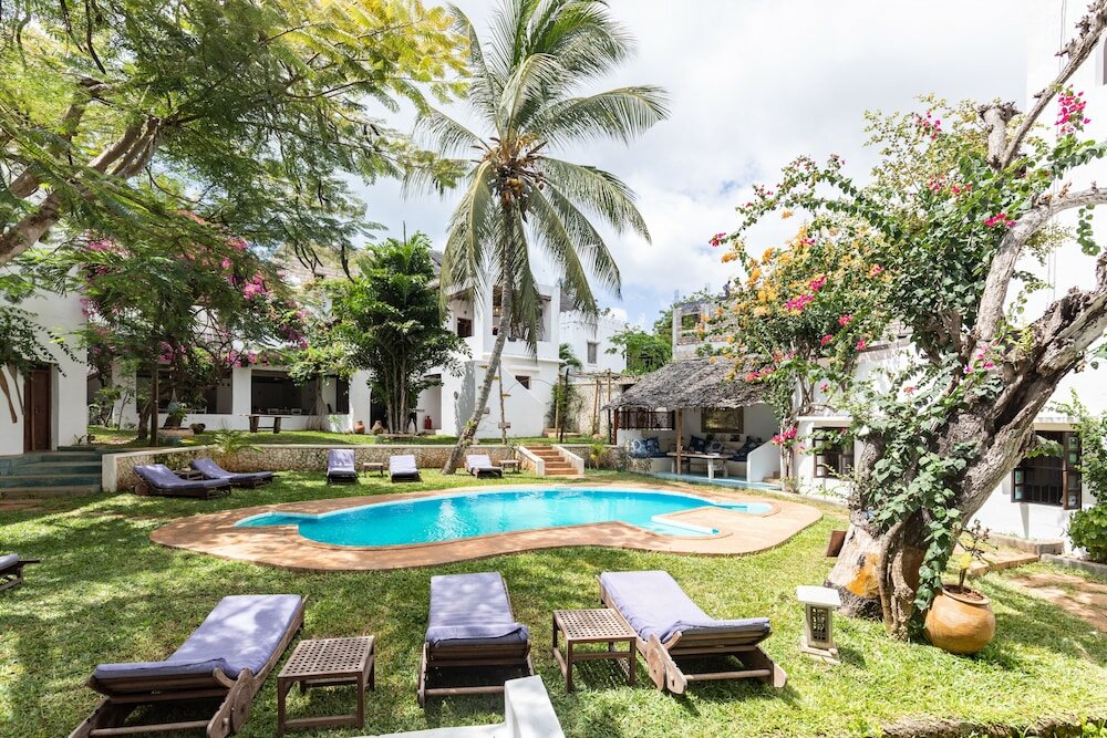 Фото Kijani Hotel