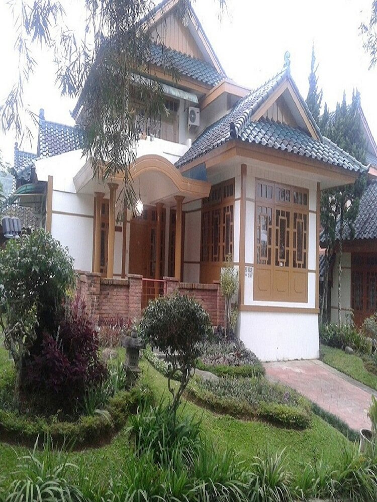 Фото Villa Kota Bunga Seruni