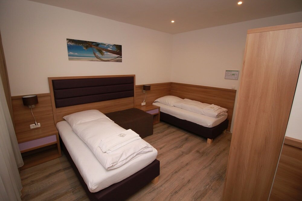 Фото Slamba Hostel Augsburg