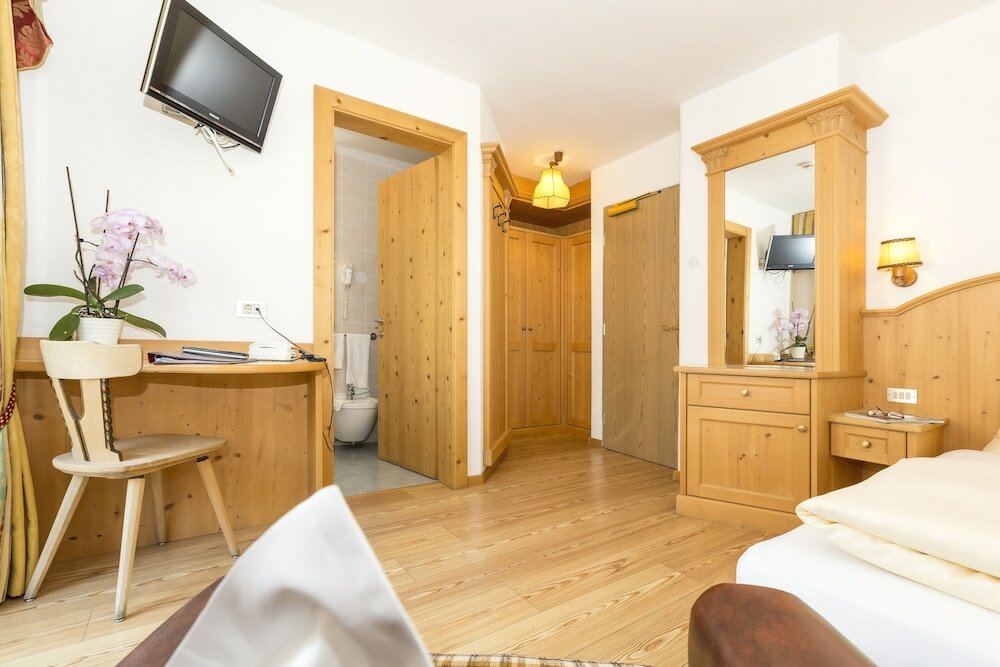 Фото Hotel Alpenrose