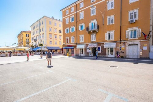 Гостиница Main Street Apartments в Риеке