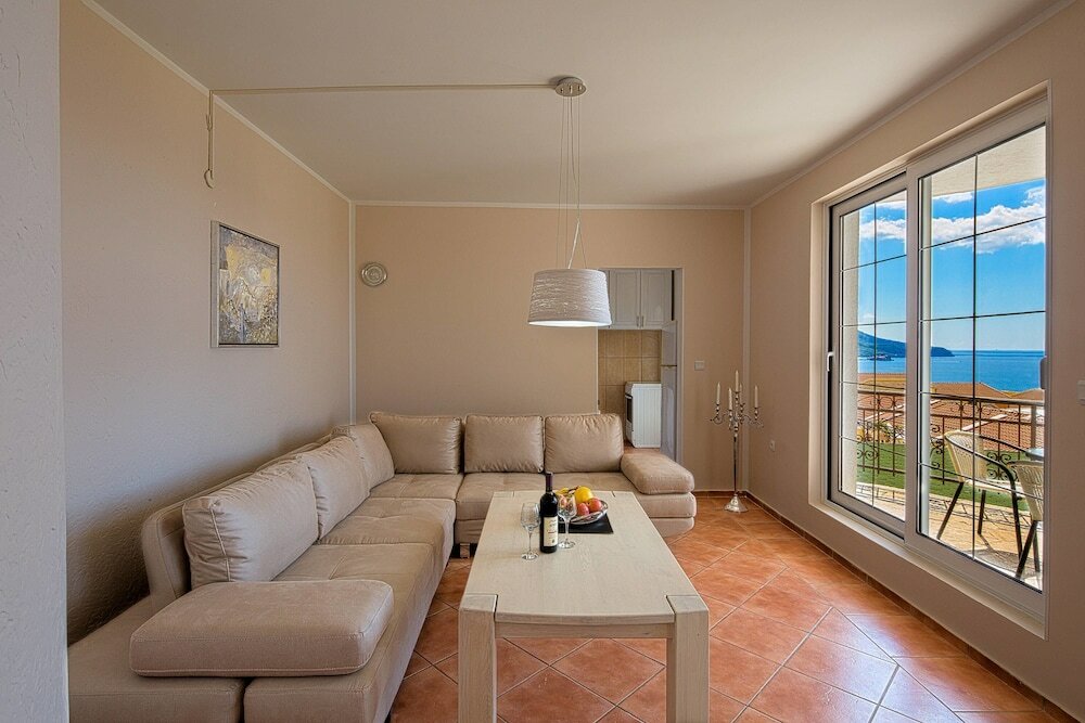 Фото Adriatic Hill Apartments