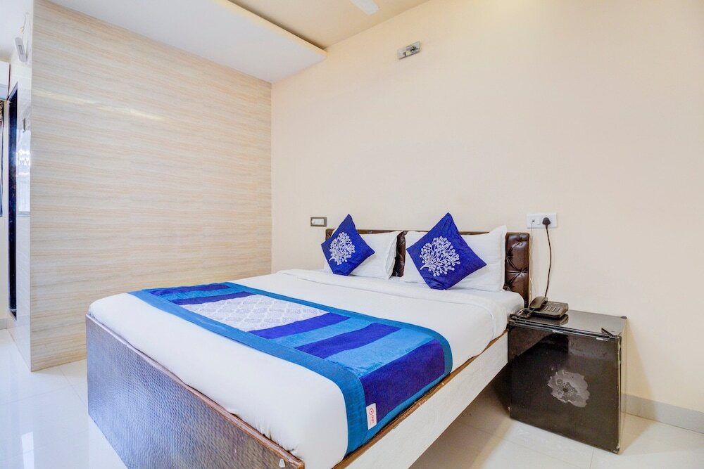 Фото Hotel Girgaon Palace