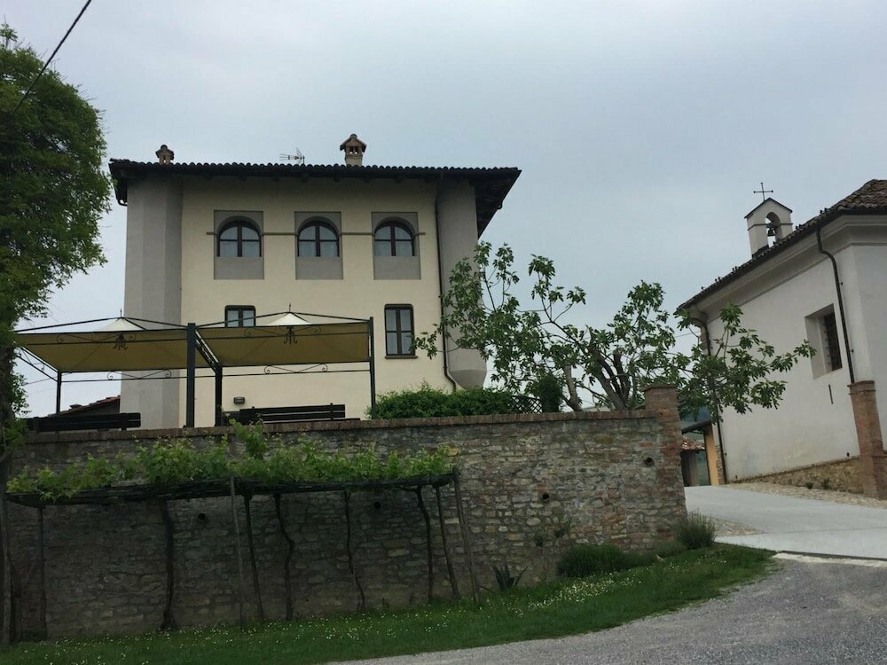 Hotel Cascina Baresane, Piedmont, photo