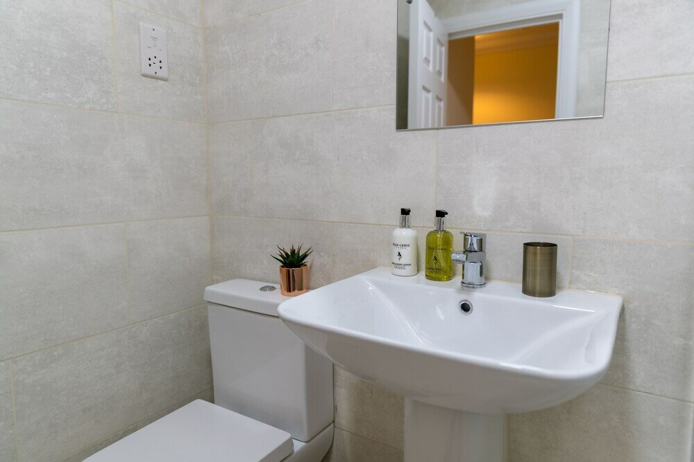 Фото London Heathrow Serviced Apartments