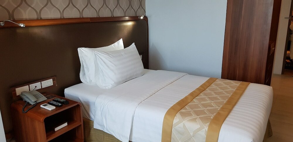 Фото One Central Hotel