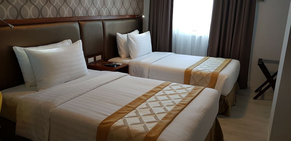 Фото One Central Hotel