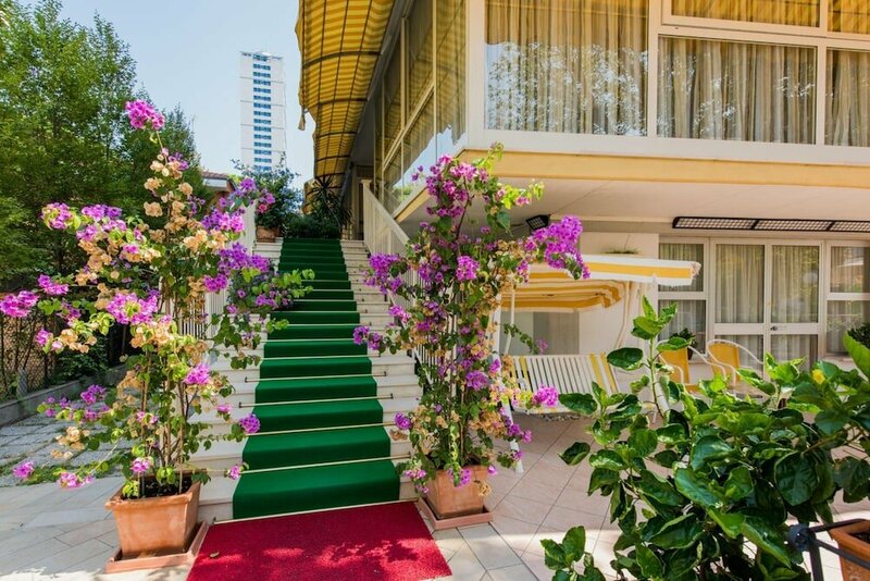 Гостиница The Donatello Hotel Cesenatico в Чезенатико