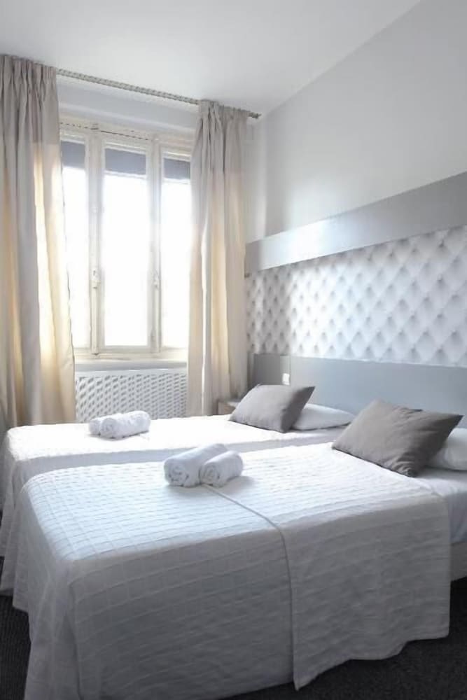 Фото Hotel Little Lodge