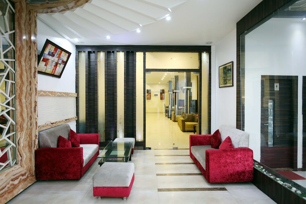 Фото Oyo 1673 Hotel Mm Yellowuds