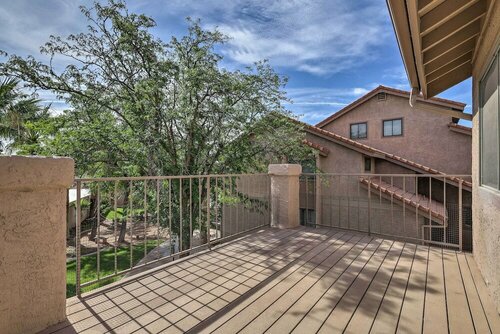 Гостиница Sunny St George Condo w Mtn-view Balcony! в Сент-Джордже
