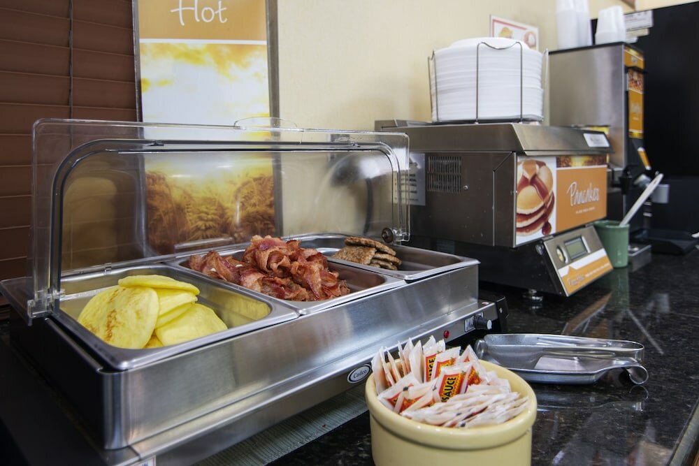 Фото Quality Inn Airport - Cruise Port