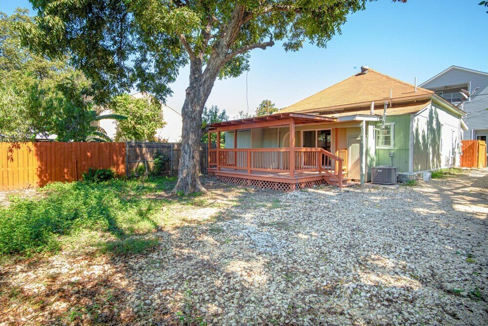 Фото 3 Br/1 Ba Remodeled Home Near Downtown
