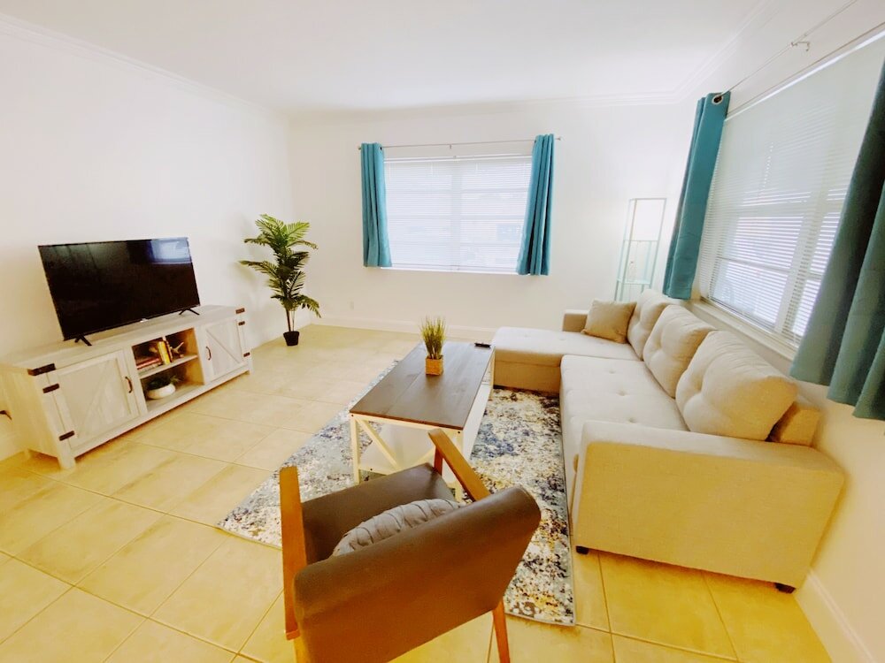 Фото Bayview Regency Apartments by Lowkl