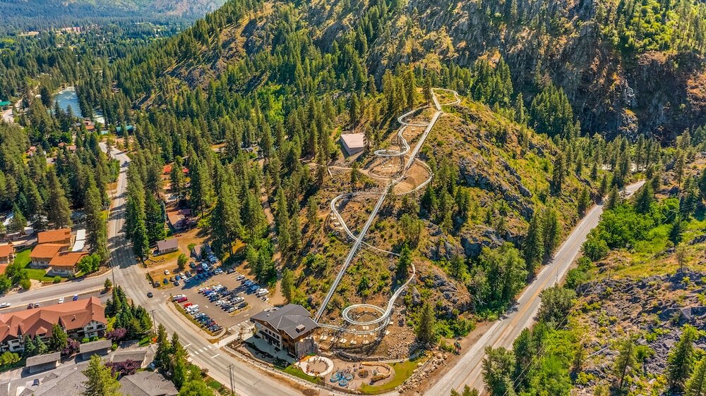 Фото Icicle Village Blizzard Pool Parking