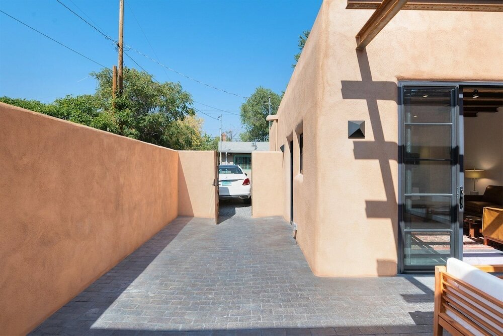 Фото Georgia and Frida - Two Finely Appointed Casitas, One Private Compound, Downtown, Sleeps Two Couples, Two Kitchens