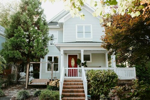 Гостиница Home With Outdoor Oasis in Downtown Raleigh! в Роли