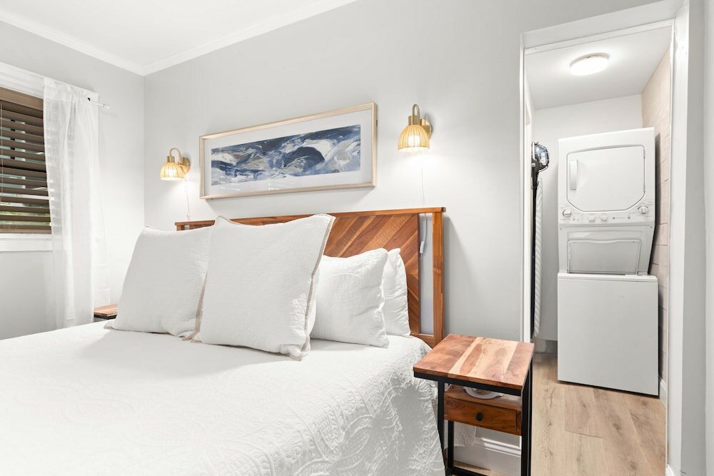 Фото Ebb and Flow Apartment House