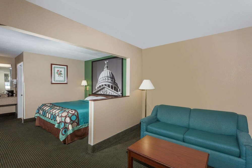 Фото Super 8 by Wyndham Pearl/Jackson/East