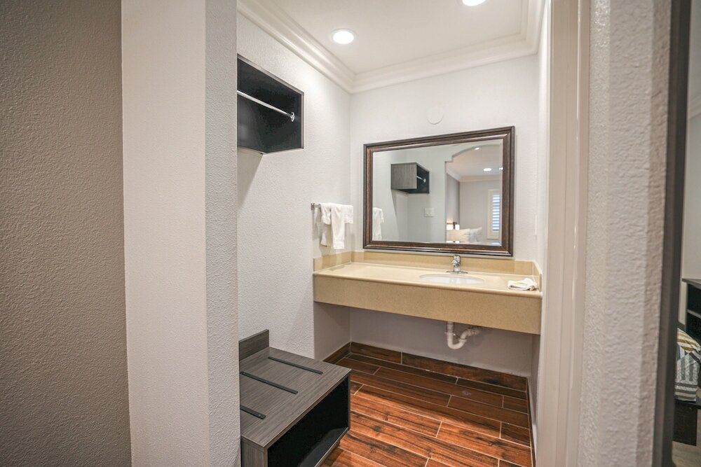 Фото Motel 6 Tustin, Ca – Orange County