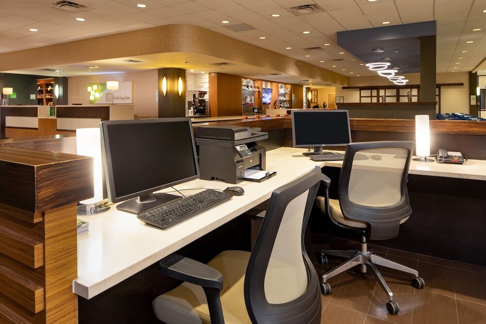 Фото Holiday Inn Hotel & Suites Charleston West, an Ihg Hotel