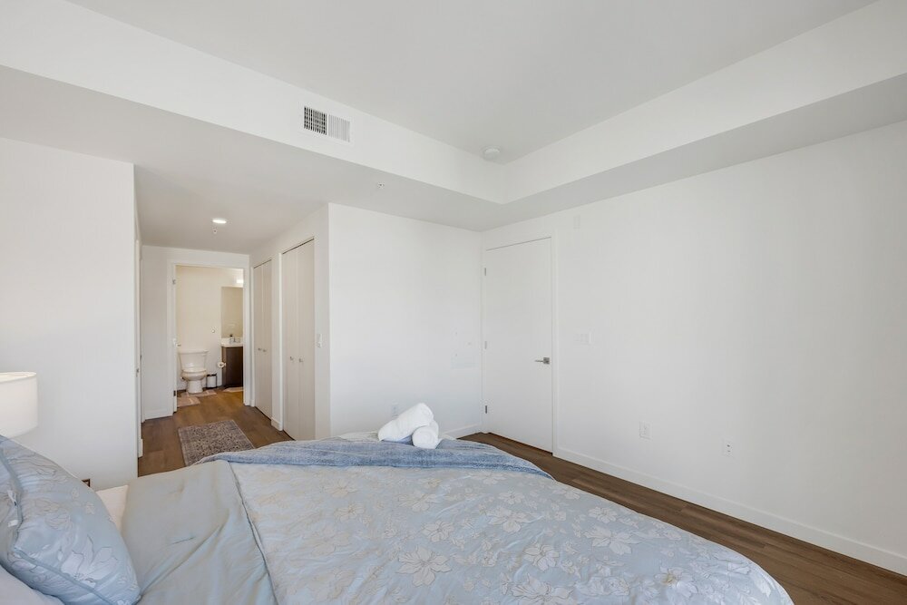 Фото Luxury Apartment in Hollywood