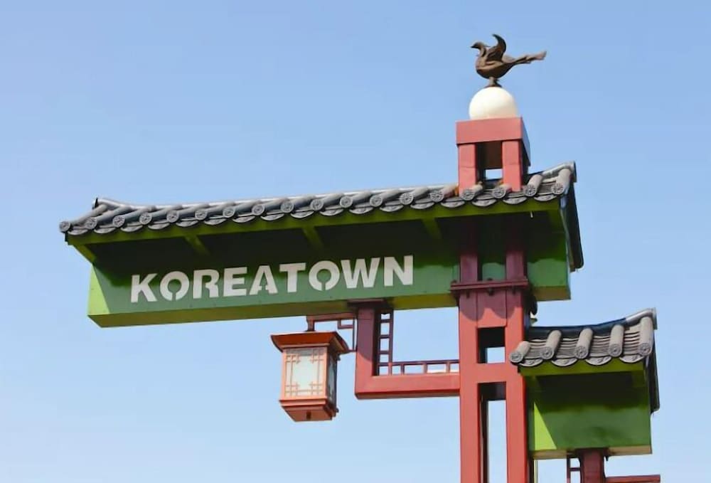 Фото The Live Hotel