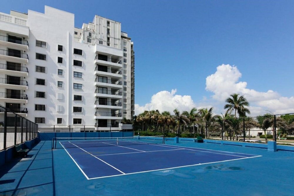 Фото Miami Beach Castle by the Ocean