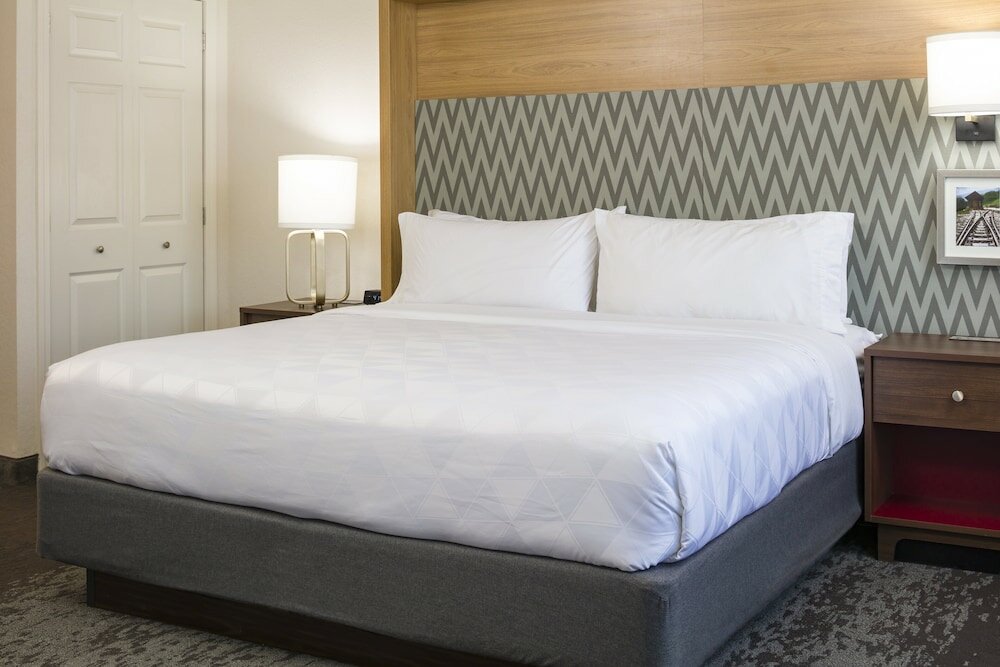 Фото Holiday Inn Salem - I-93 at Exit 2, an Ihg Hotel