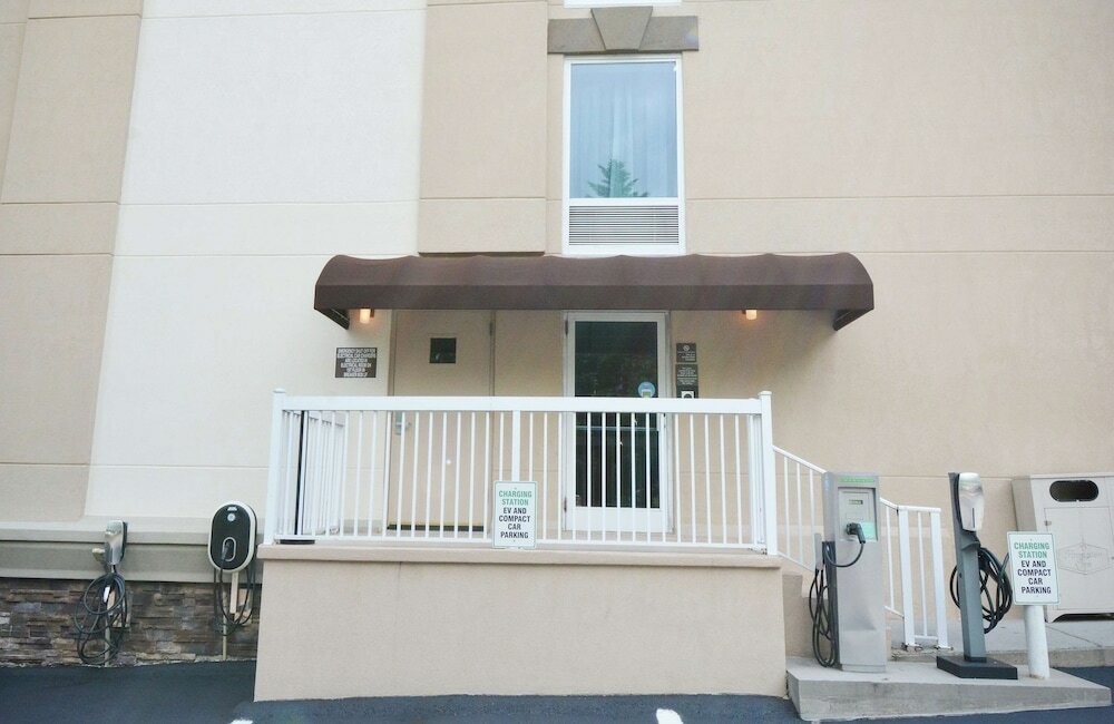 Фото Hampton Inn Salem East - Electric Road