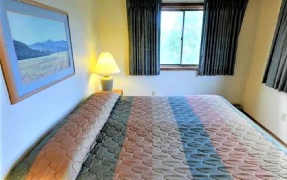 Фото Twin Rivers Condominiums by Alderwood Colorado Management