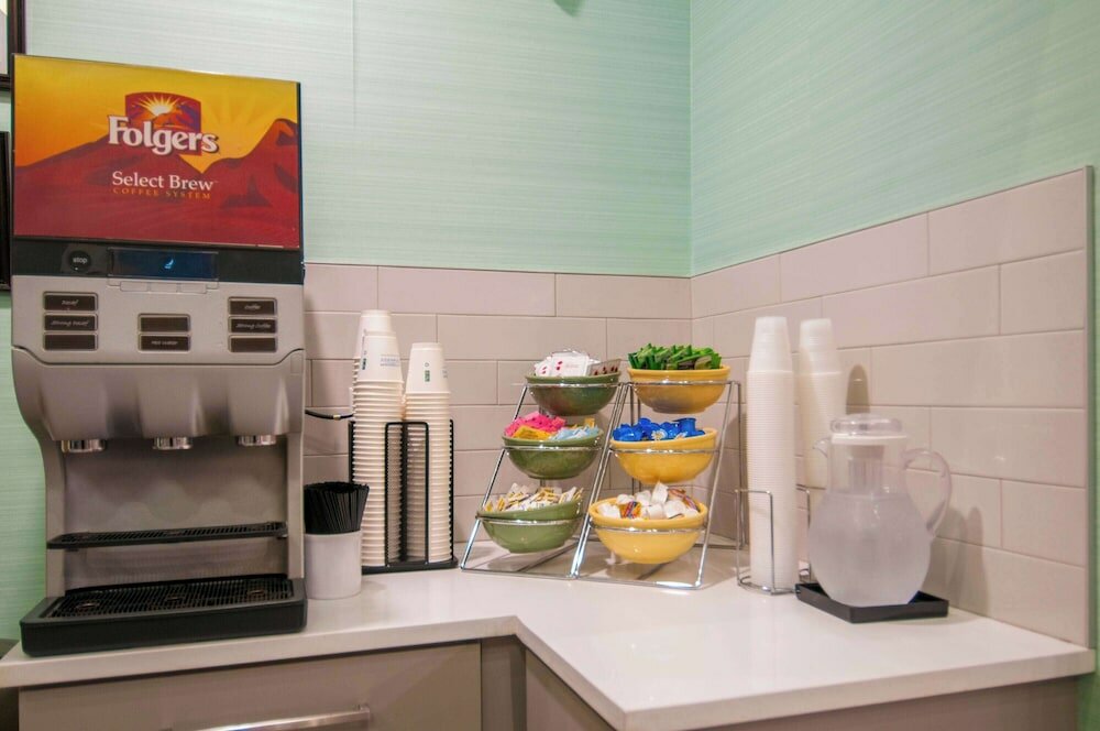 Фото Days Inn by Wyndham Suites San Antonio North/Stone Oak