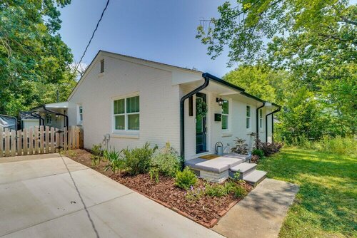 Гостиница Raleigh Vacation Rental w Deck, Garden & Backyard в Роли