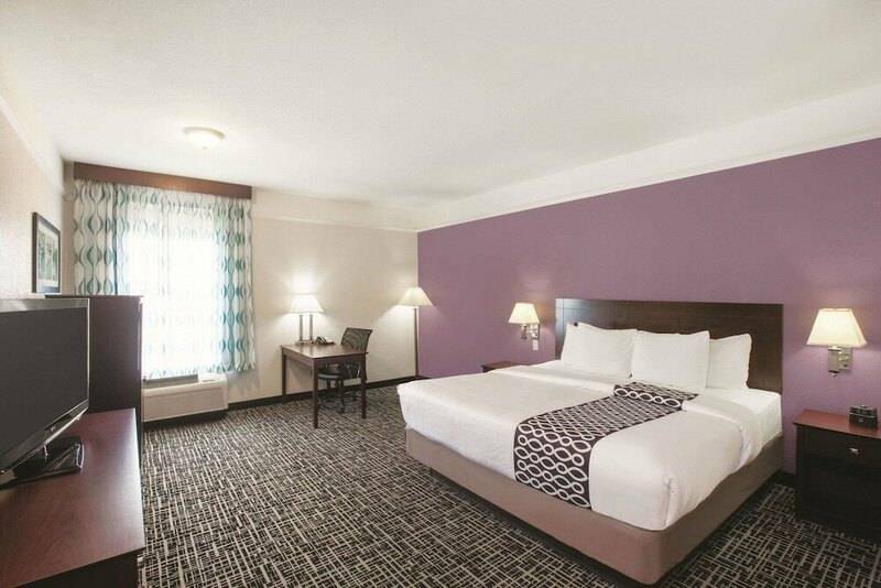 Гостиница La Quinta Inn & Suites by Wyndham Mansfield Tx