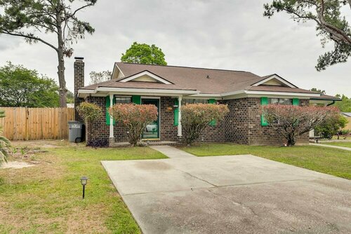 Гостиница Vibrant North Charleston Duplex Near Airport! в Гус-Крик