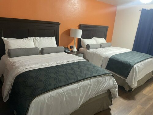 Гостиница B&j Hotel and Apartment в Пекосе